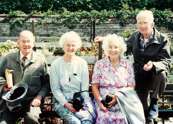 BURRY, Tony & Elspeth with Parker cousins BURRY, Tony & Elspeth with Parker cousins