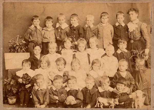 BURTON : Primary school class